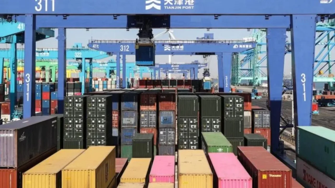 Exportações da China crescem 25% em agosto