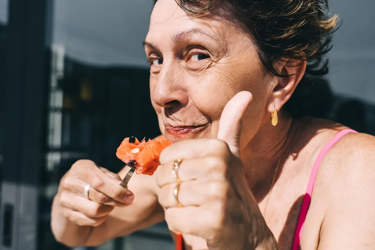 O que não pode faltar na alimentação de mulheres com 60 anos ou mais
