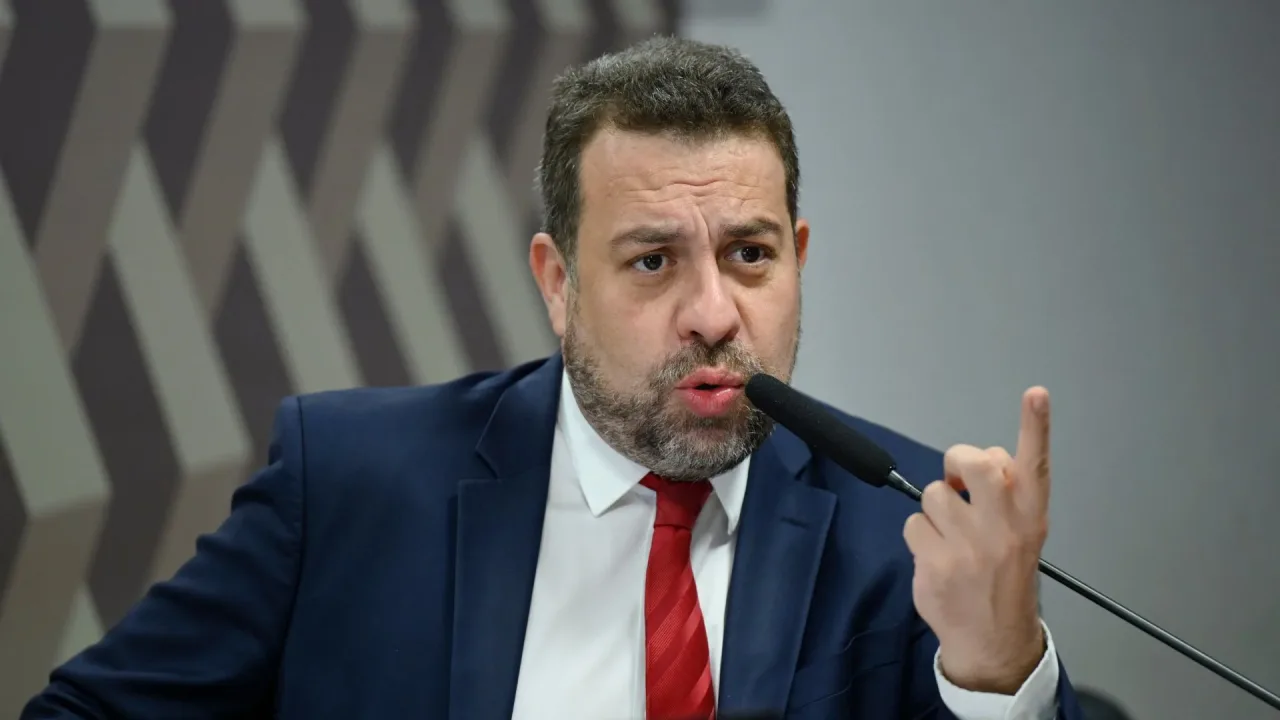 Trabalho de Galípolo no BC é “decepcionante”, diz Boulos