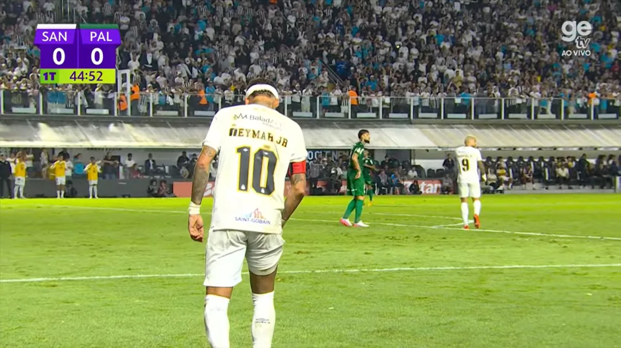 Substituído com dores, Neymar gera temor por sina de problemas físicos
