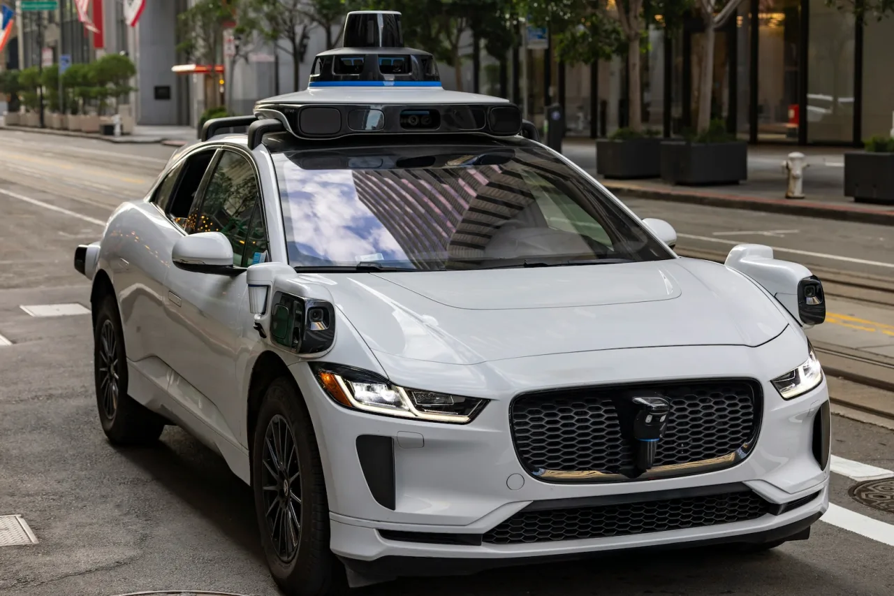 Por que ainda não temos carros dirigindo sozinhos no Brasil?