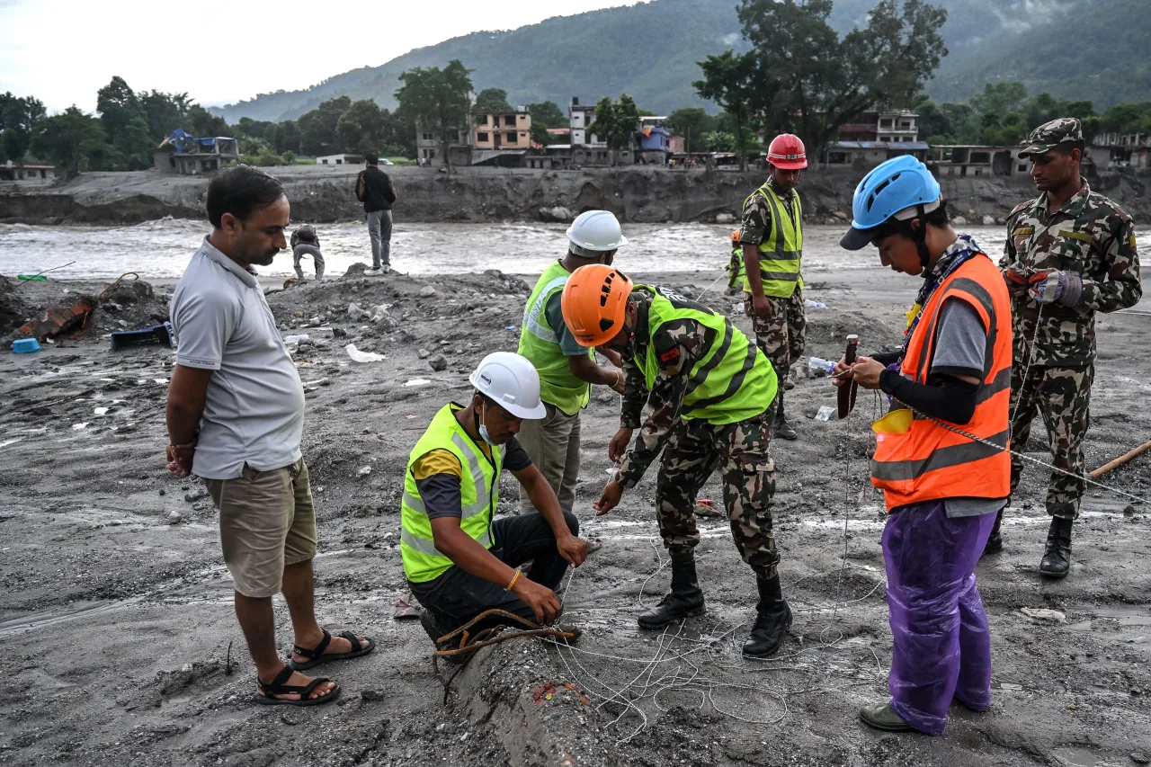 Nepal atualiza balanço de desastre no Himalaia