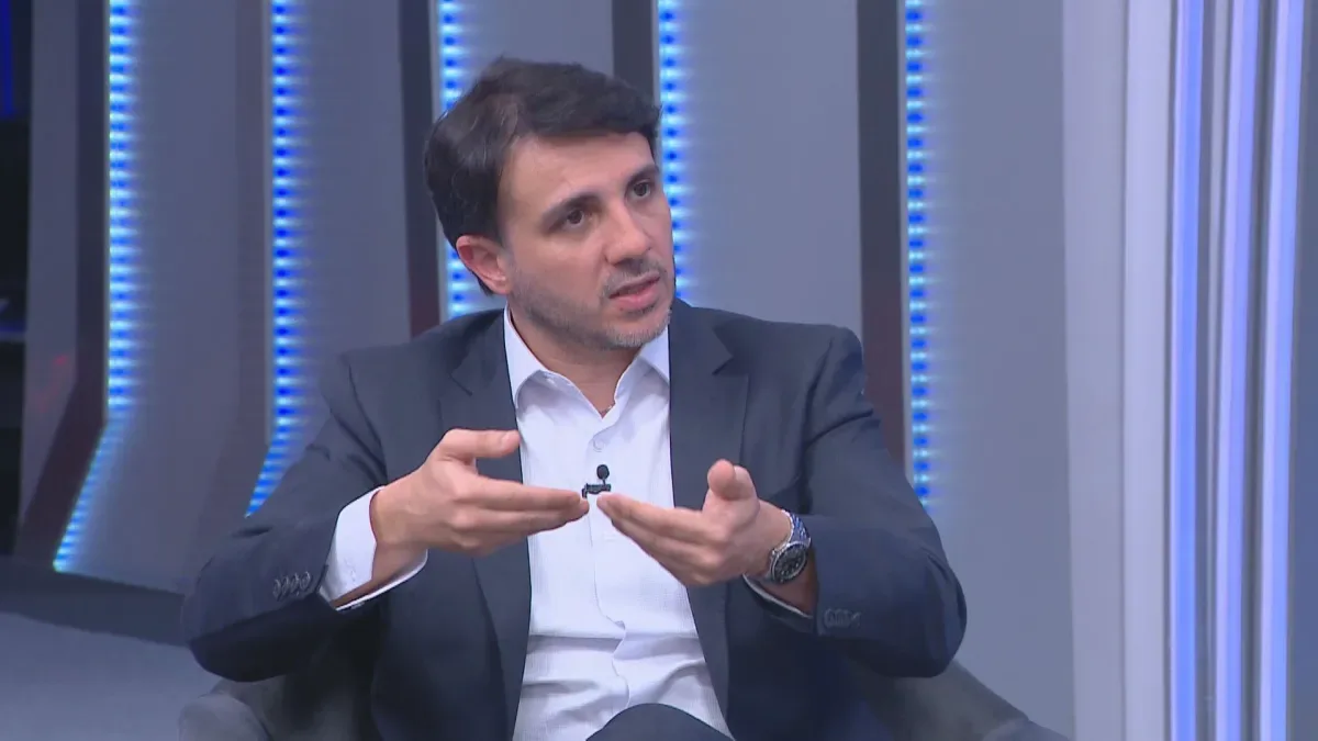Renan defende à CNN criar nova Constituição: A atual “não tem mais sentido”