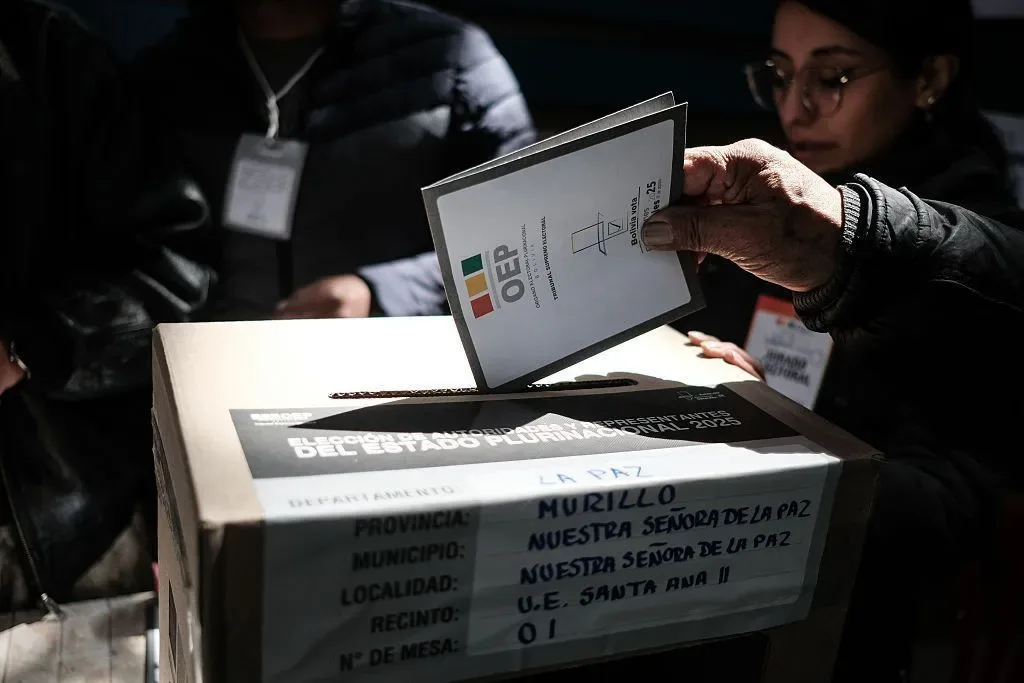 EUA fazem rara visita a Mianmar para libertar ex-fuzileiro detido