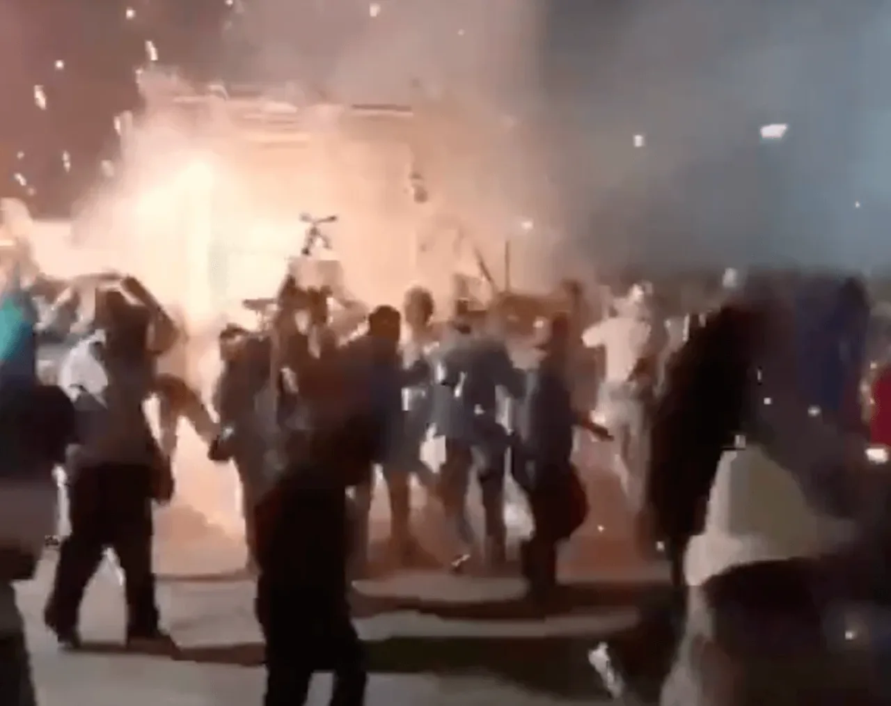 Explosão de fogos de artifício em missa mata 10 pessoas no México