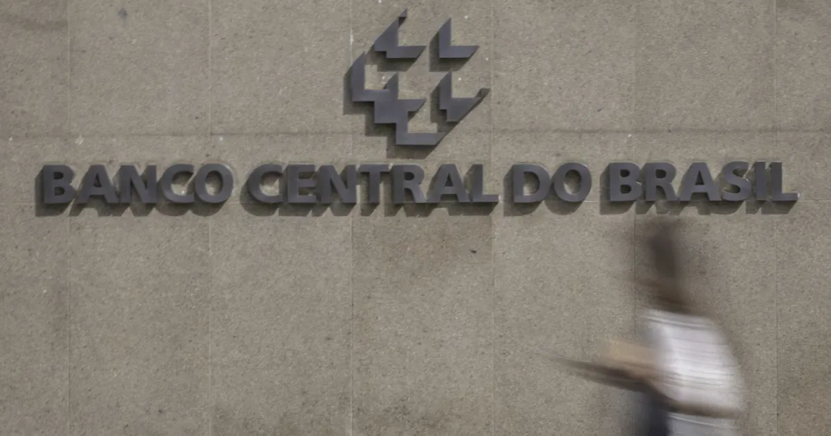 Dívida deverá superar o PIB em 2027 ou 2034?