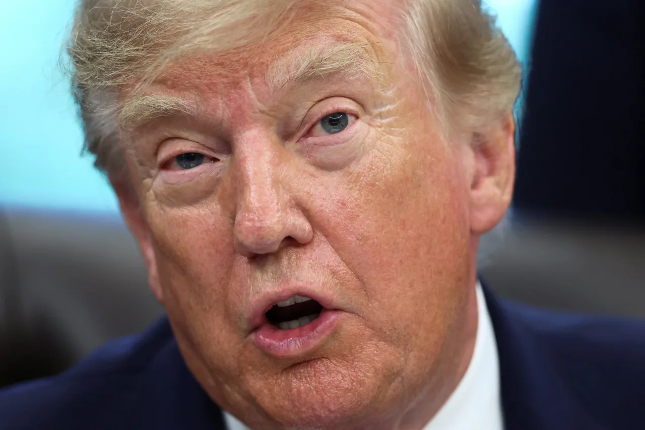 Trump brinca ao lançar site: 'Se essa for a maior coisa que já fiz, então fiz um trabalho de merda como presidente'
