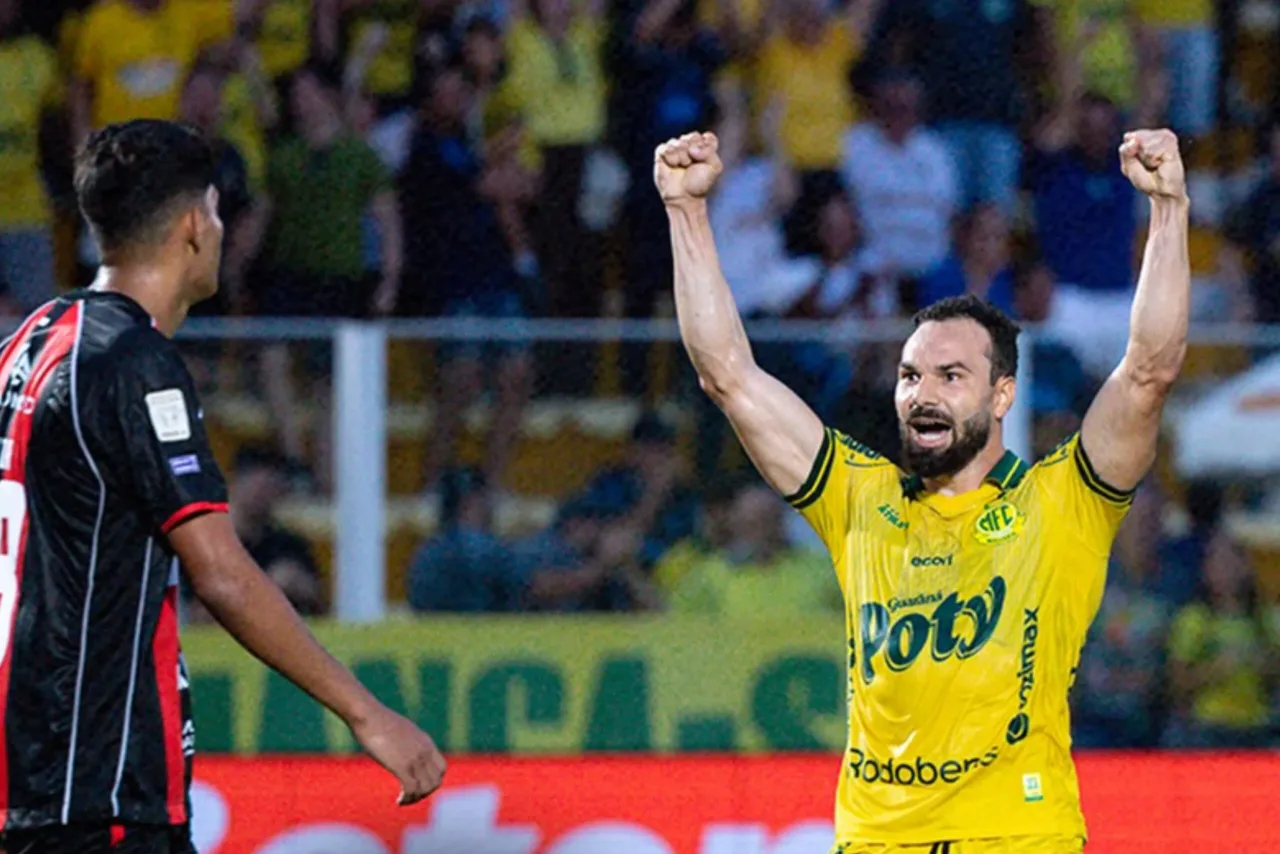 Mirassol supera falha inicial, amassa no segundo tempo e empata com Vitória