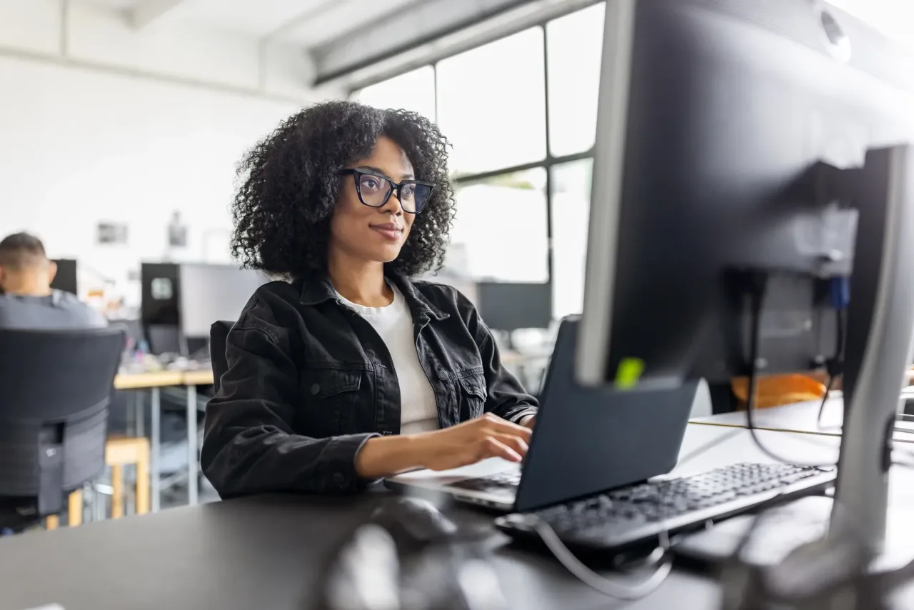 O que é o vibe coding e o que ele revela sobre o futuro do trabalho em tecnologia