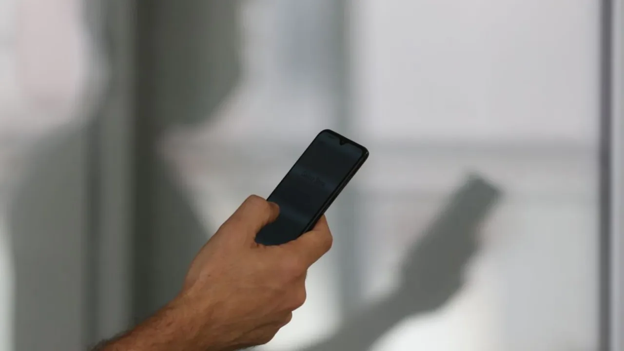 Operação mira esquema de roubo e revenda de celulares em SP