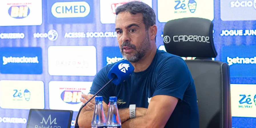 VÍDEO: Artur Jorge cita peso emocional e dedica vitória à torcida do Cruzeiro