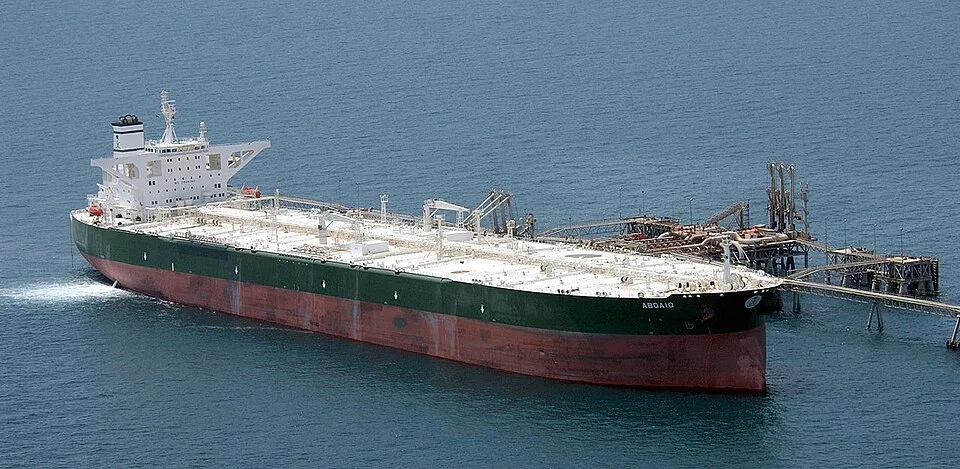 Dois superpetroleiros com petróleo saudita são atacados em Ormuz; petróleo dispara e pode pressionar custos do agro