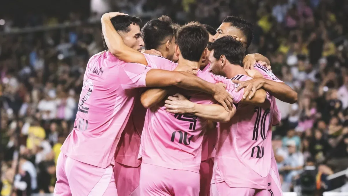 Xavi cobra Holanda mais ofensiva após primeiros jogos pela equipe