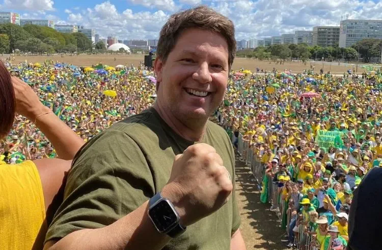 Entenda função de Mario Frias no filme ‘Dark Horse’, alvo de operação nesta quinta