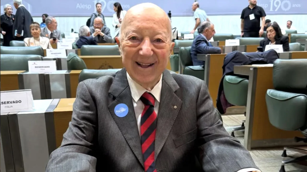 Jornalista esportivo Cláudio Carsughi morre aos 93 anos
