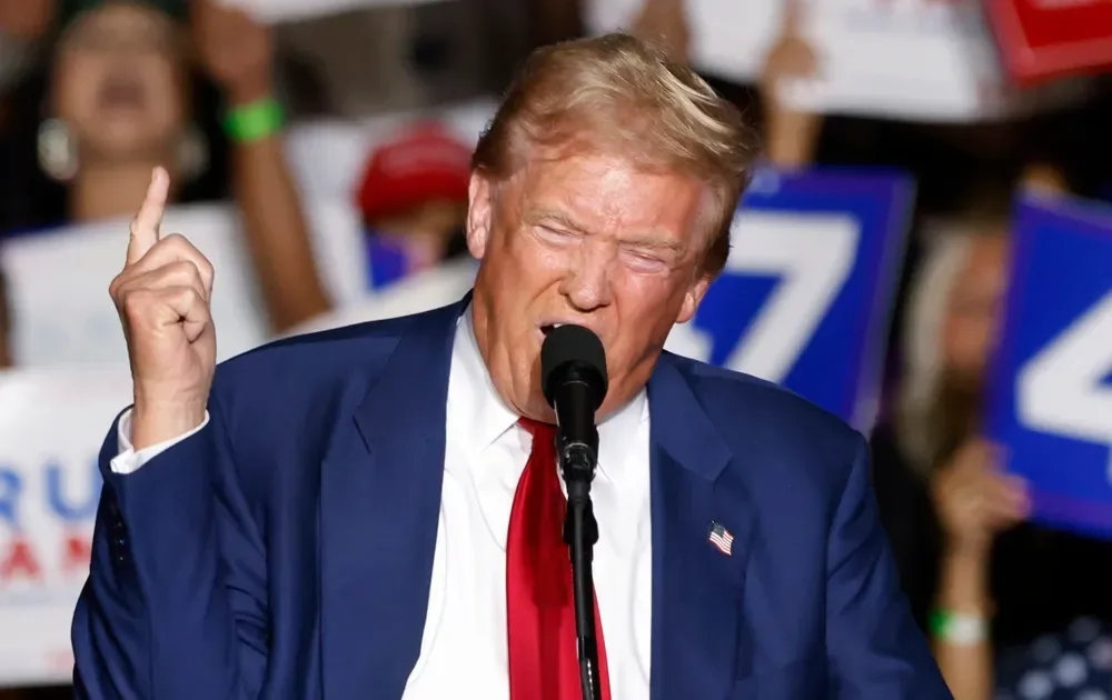 Trump proíbe três veículos de comunicação na Casa Branca alegando cobertura ‘tendenciosa’