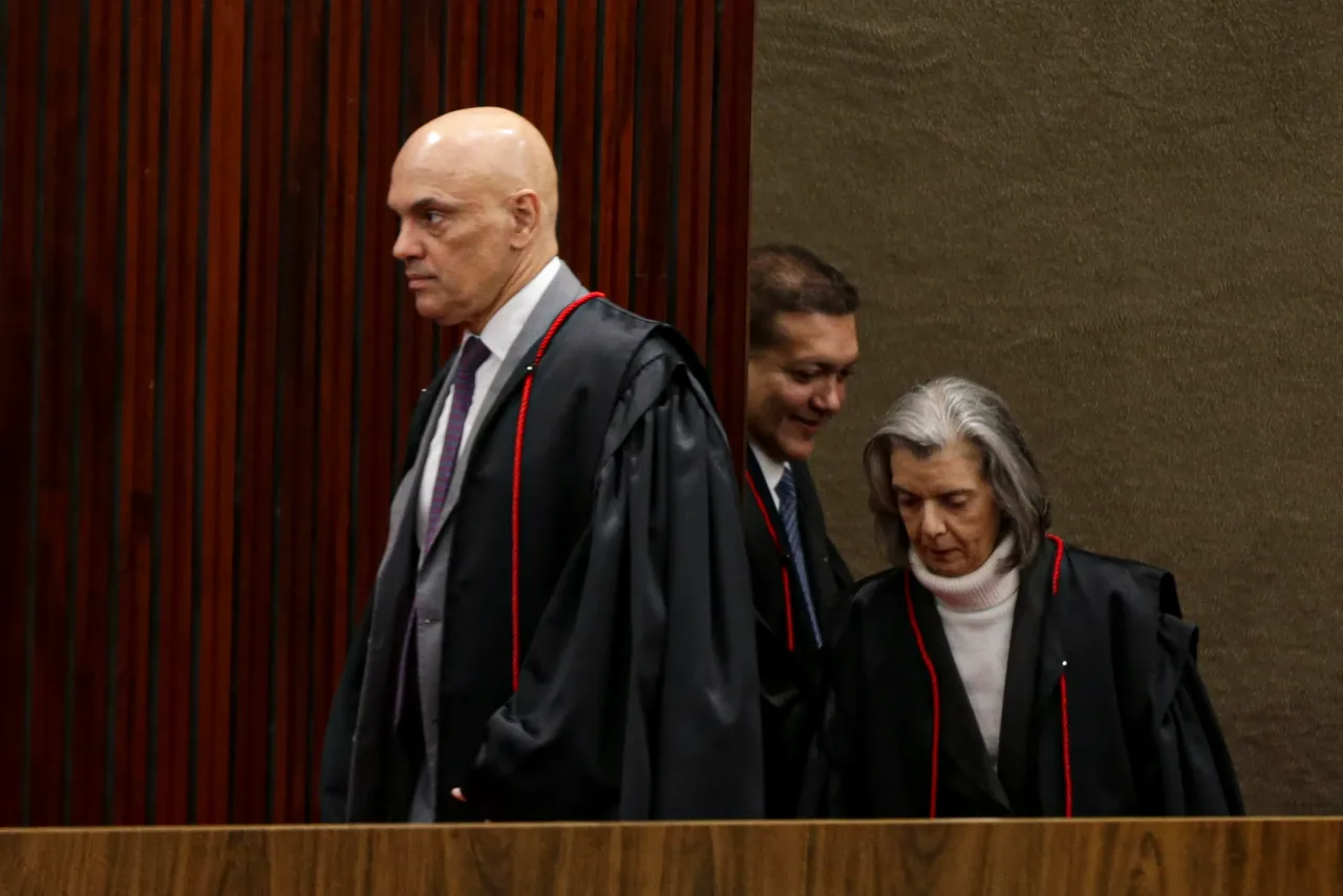 Afastamento, renúncia ou impeachment: 75% dos brasileiros defendem medida contra Moraes, aponta Datafolha