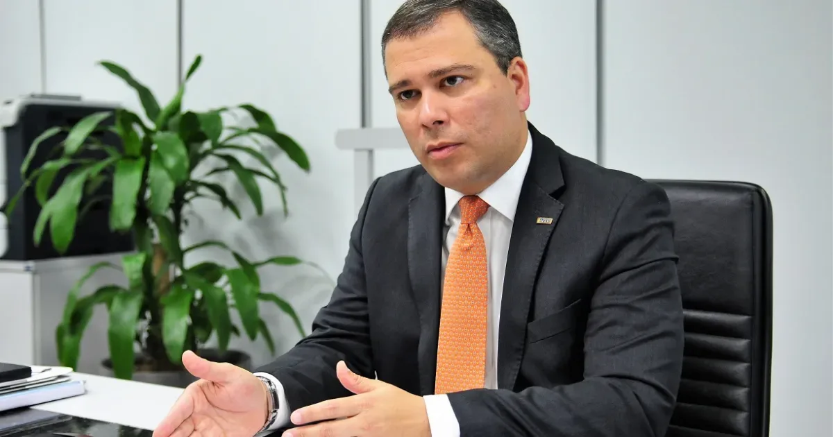 Caso Master: ex-BRB tinha 16 pistolas, 5 fuzis e 1 revólver quando foi preso, diz PF