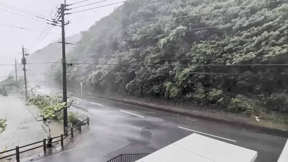Tufão se aproxima do Japão e provoca alertas para enchentes e deslizamentos
