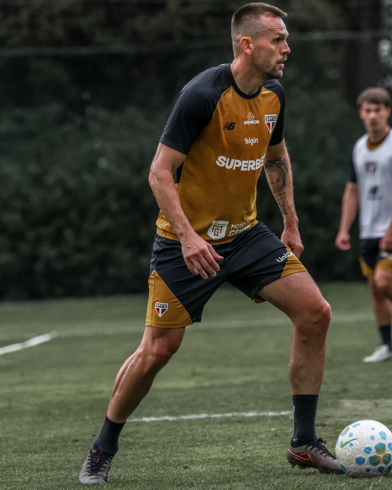 Veja galeria de fotos do treino do São Paulo nesta sexta-feira