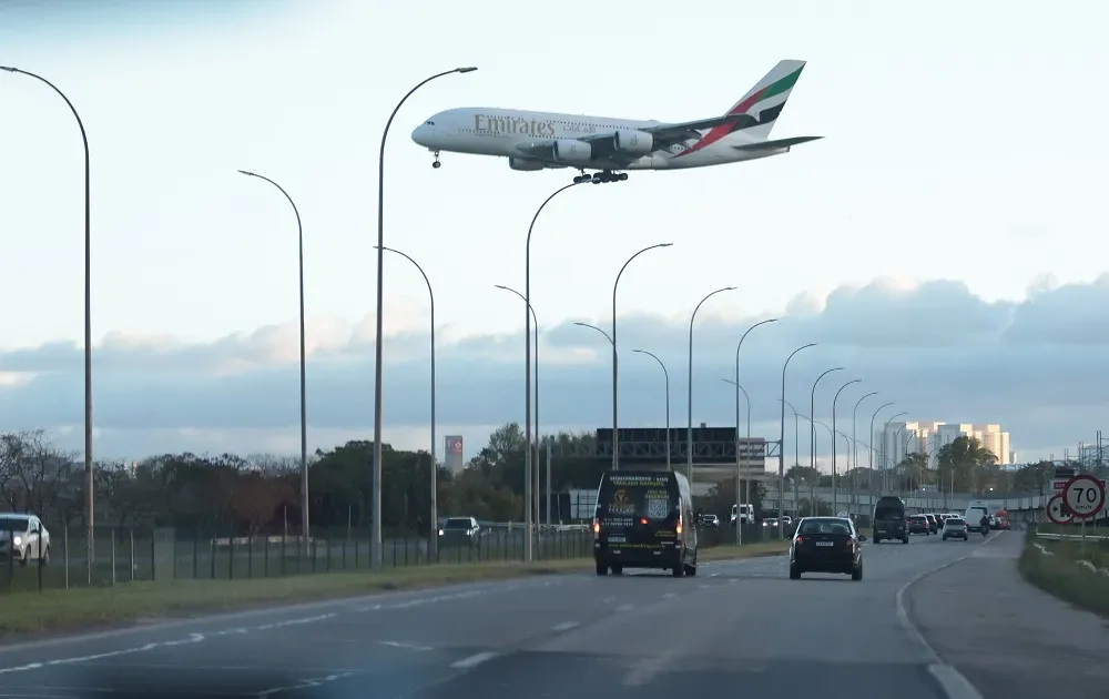 Aeroportos de Congonhas e Guarulhos têm voos cancelados por nevoeiro em SP