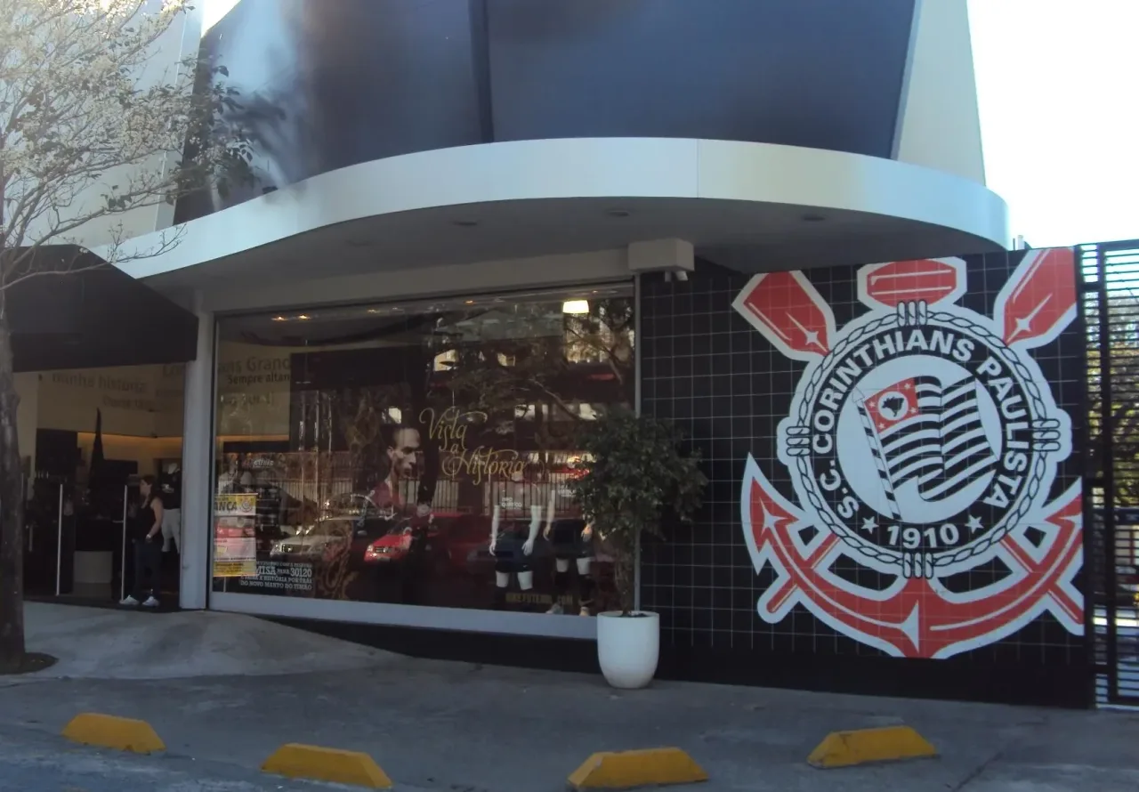 Justiça cobra explicações sobre R$ 10 milhões, adiantamentos, contratos e dívidas do Corinthians