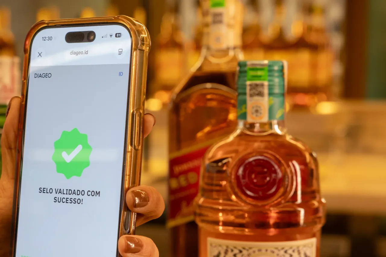 Da prateleira à mesa: como funciona a checagem de bebidas da Diageo
