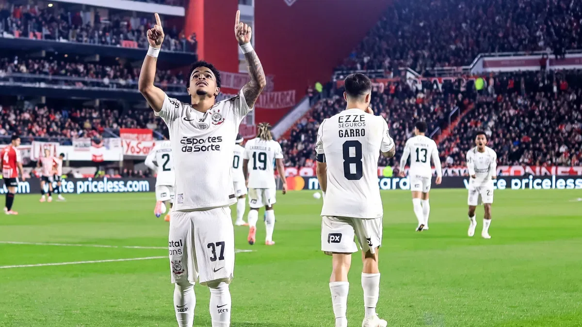 Corinthians emite nota oficial sobre denúncia feita contra Memphis Depay