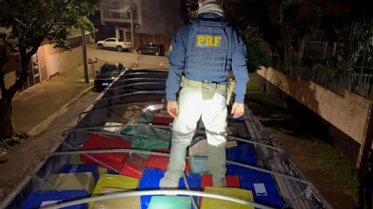 Carga de “milho” escondia 6,8 toneladas de maconha na maior apreensão do ano no Paraná