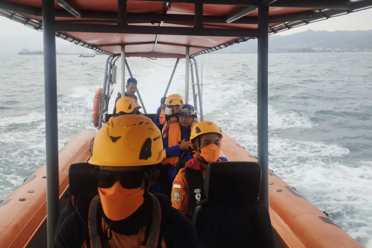 Fotojornalistas desaparecem no mar ao seguir para cobrir erupção de vulcão na Indonésia