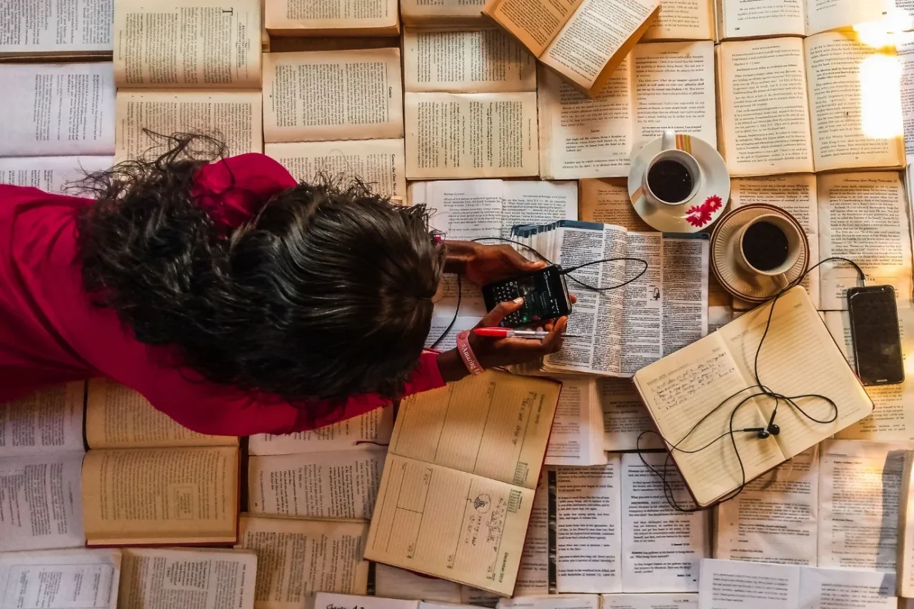 O aplicativo de namoro que une casais por meio de livros