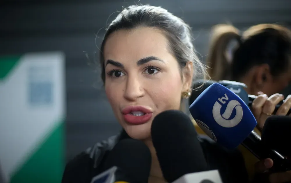 Em carta, Deolane diz estar ‘firme’ na prisão: ‘Escolhidos de Deus são perseguidos’