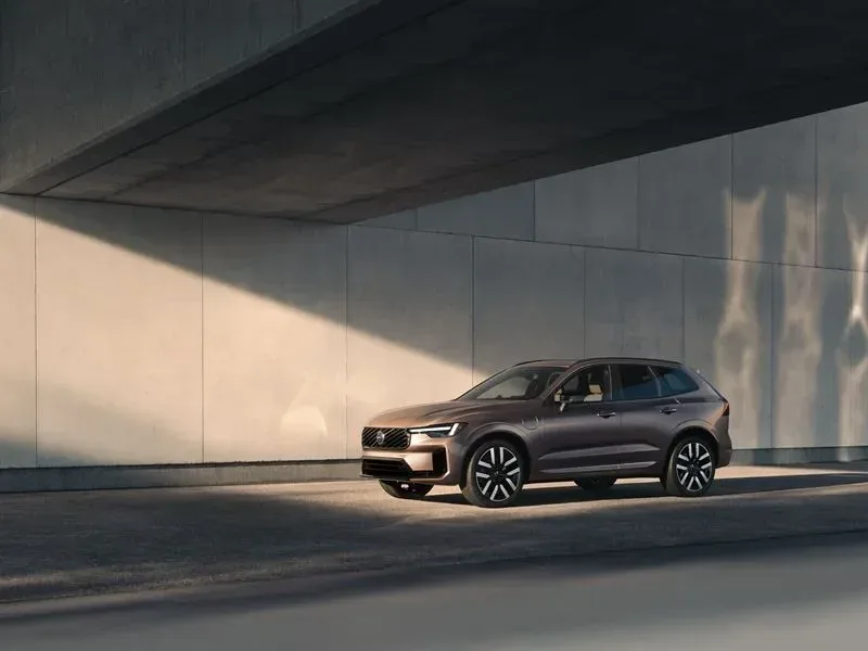 Best-sellers da Volvo, XC60 e XC90 estendem autonomia elétrica
