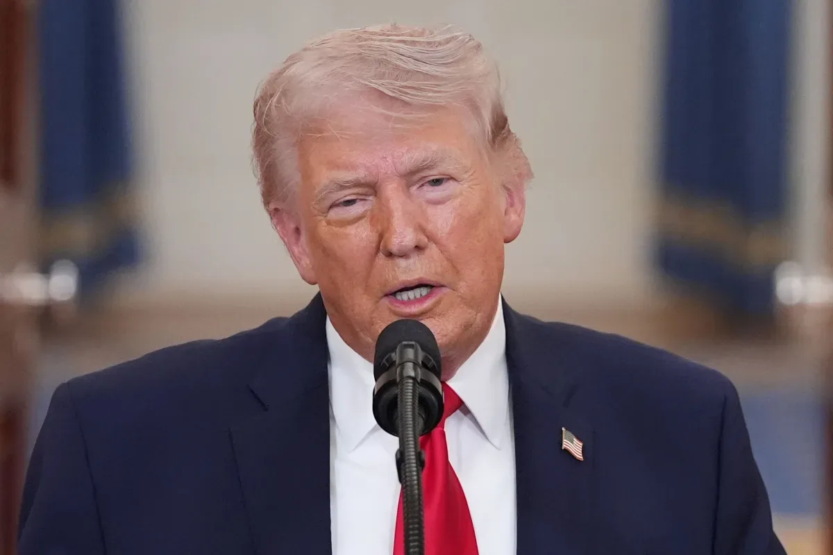 Documentos mostram que Trump deu presentes em dinheiro a assessoras