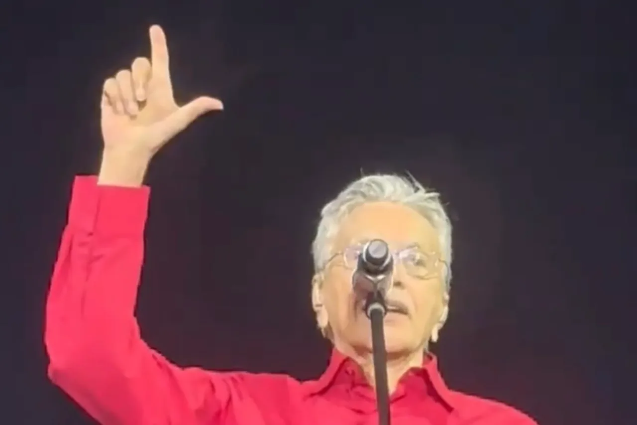 Caetano Veloso ‘faz o L’ e declara apoio a Lula na disputa pela reeleição
