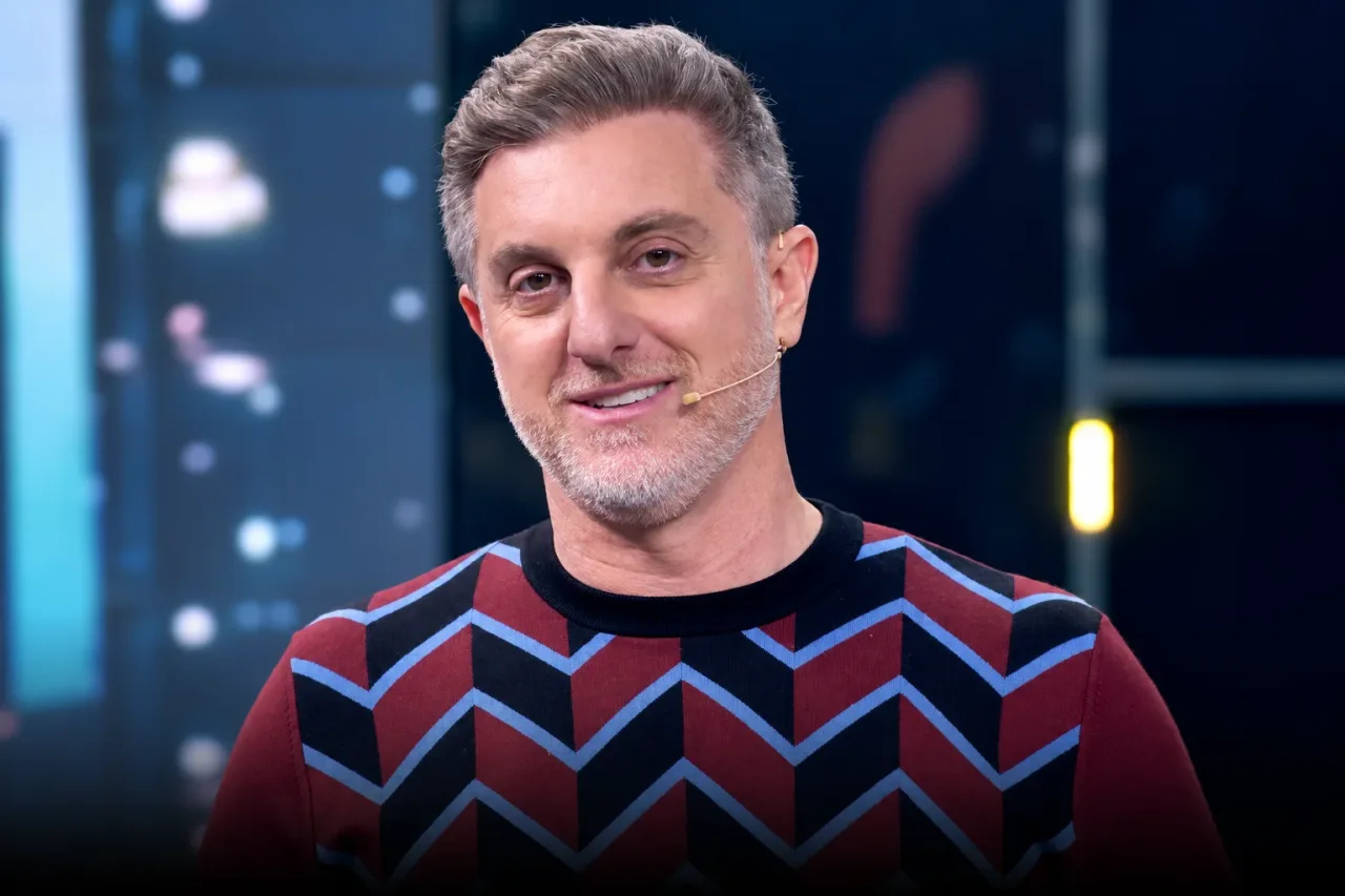 Luciano Huck é cancelado pela esquerda após divulgar plataforma que ajuda pessoas a escolherem políticos e que, segundo usuários, na maioria das vezes indica políticos de direita como mais honestos