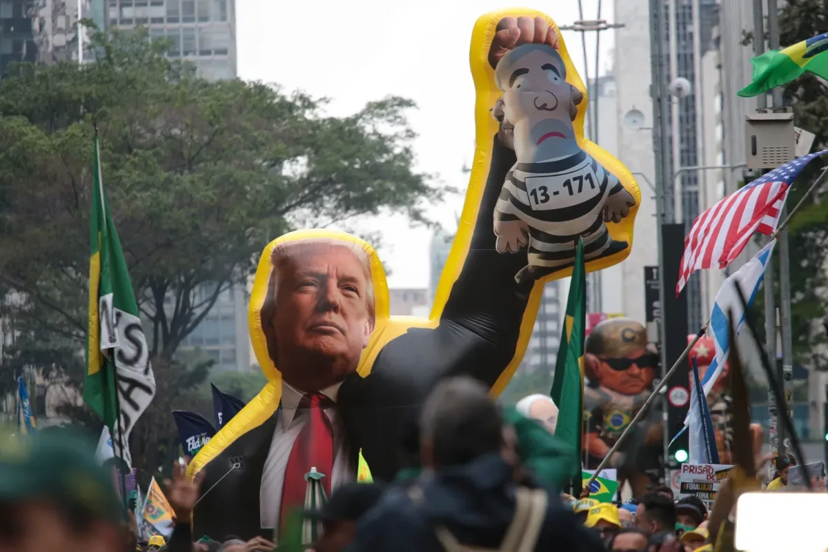 Campanha de Flávio aponta que ‘Dilma Bolada’ começou boato sobre padroeira
