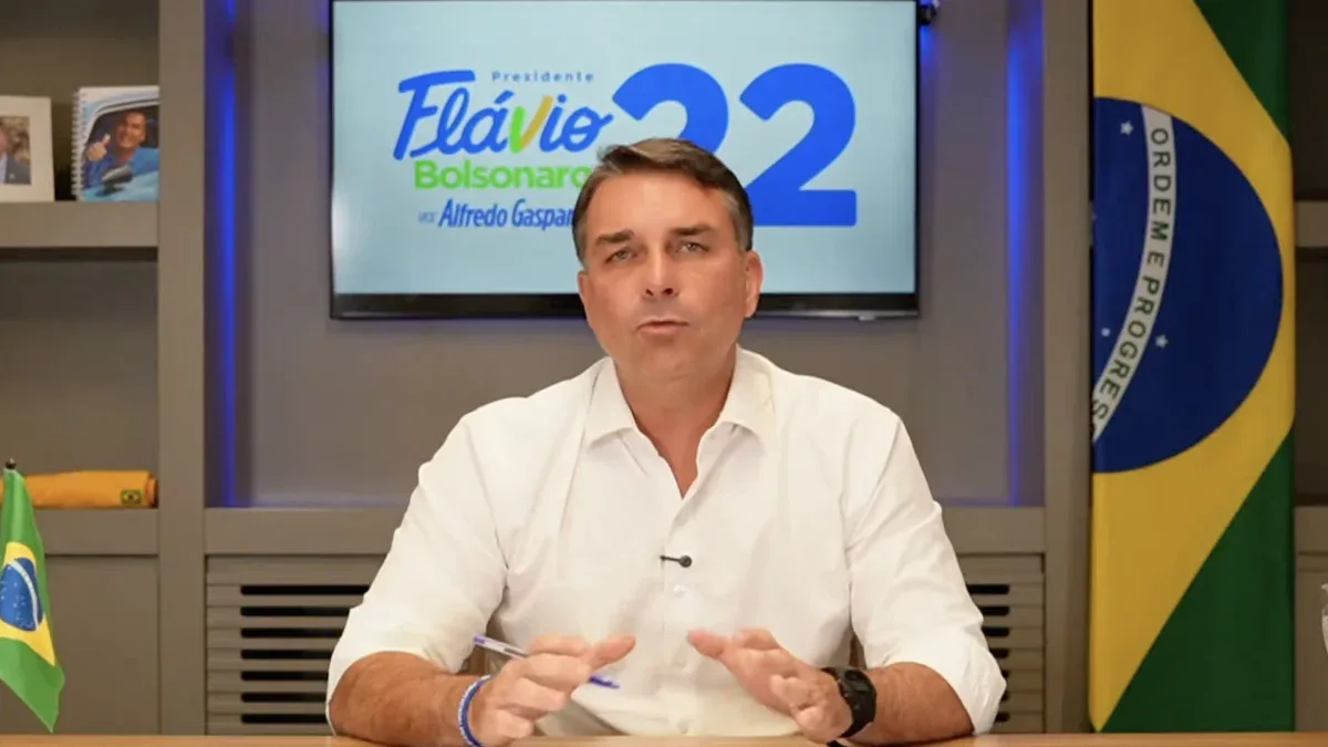Assessora de Flávio tratou de emenda com miliciano do caso Marielle