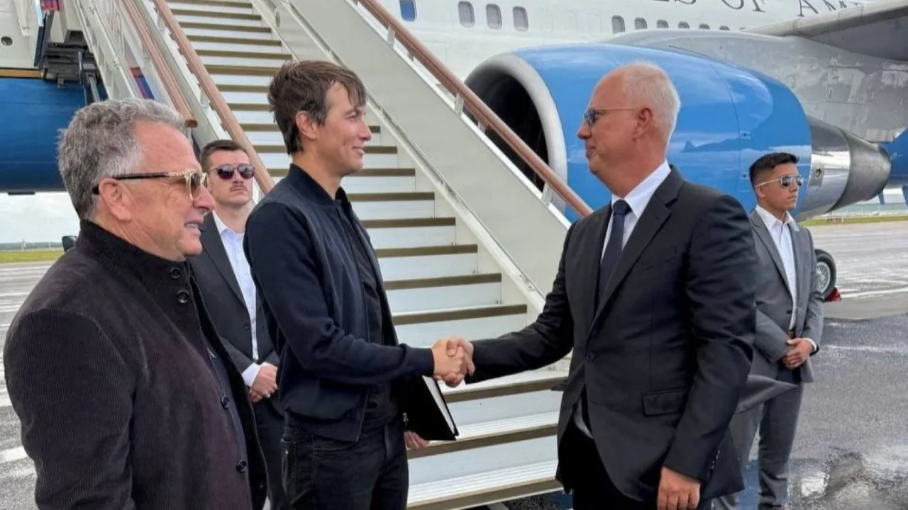 Enviados dos EUA chegam a Moscou para negociações de paz em meio a novos ataques russos na Ucrânia