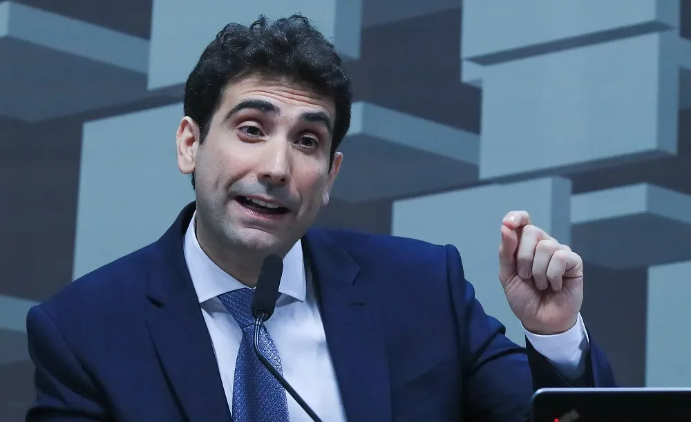 PF manda intimar Galípolo e Campos Neto para prestarem depoimento sobre caso Master