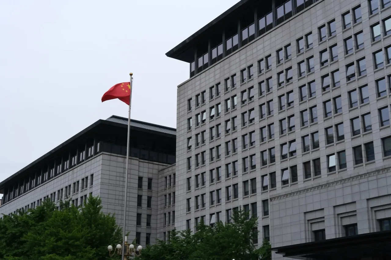 China se opõe a novas sanções dos EUA contra Rússia e Irã