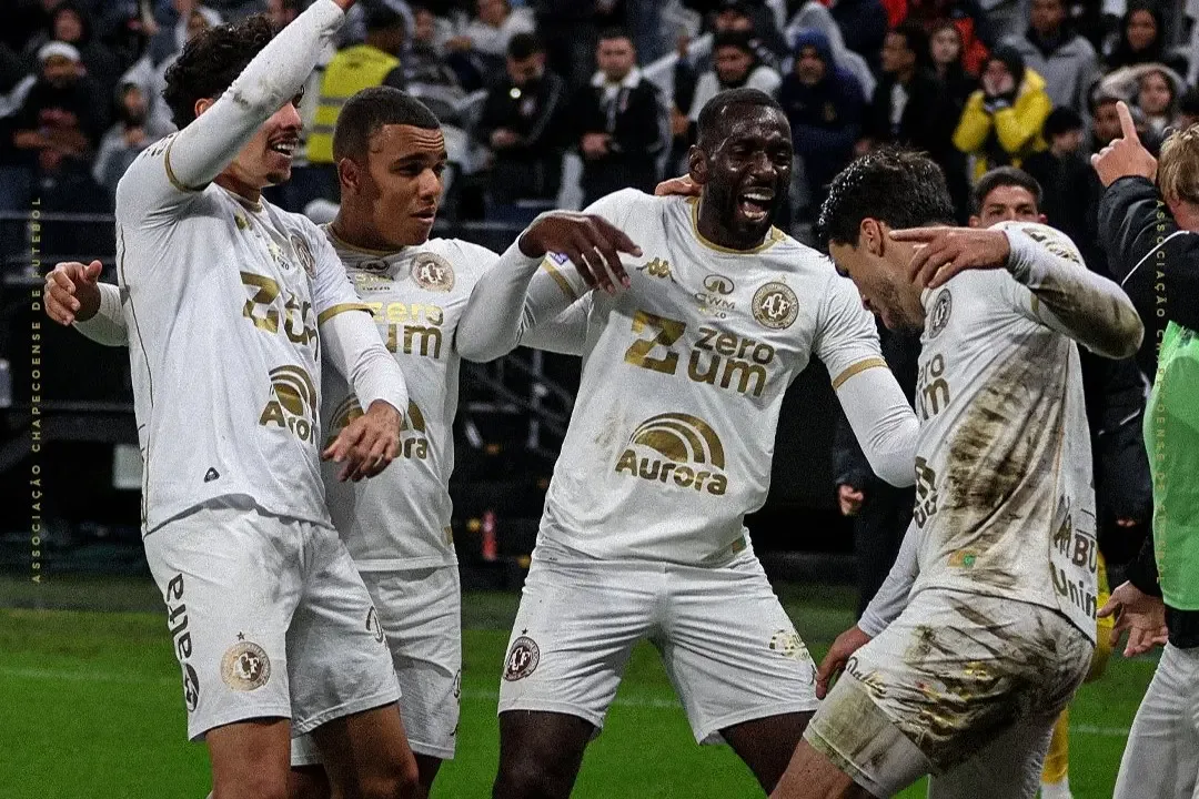 Formado no Corinthians, algoz lembra origens após decidir para a Chape