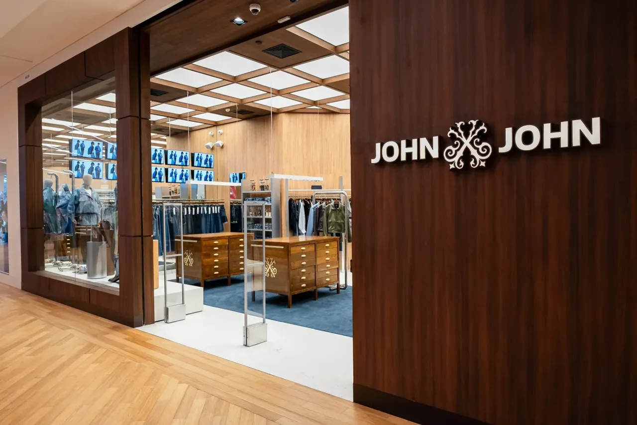 Veste coloca John John pela primeira vez no franchising e acelera Dudalina