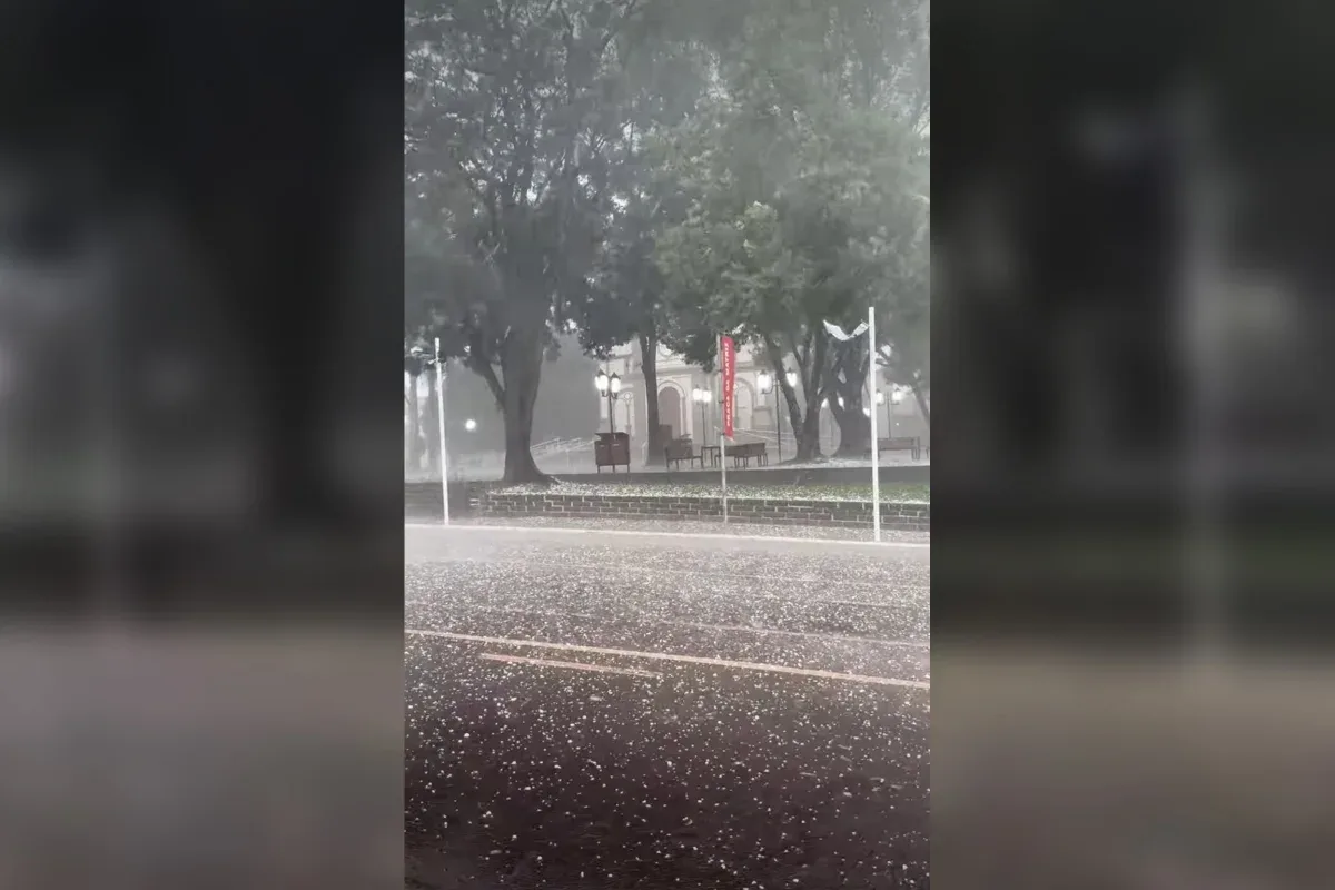 Chuva de granizo atinge o RS, afeta 31 mil pessoas e danifica 4,7 mil casas