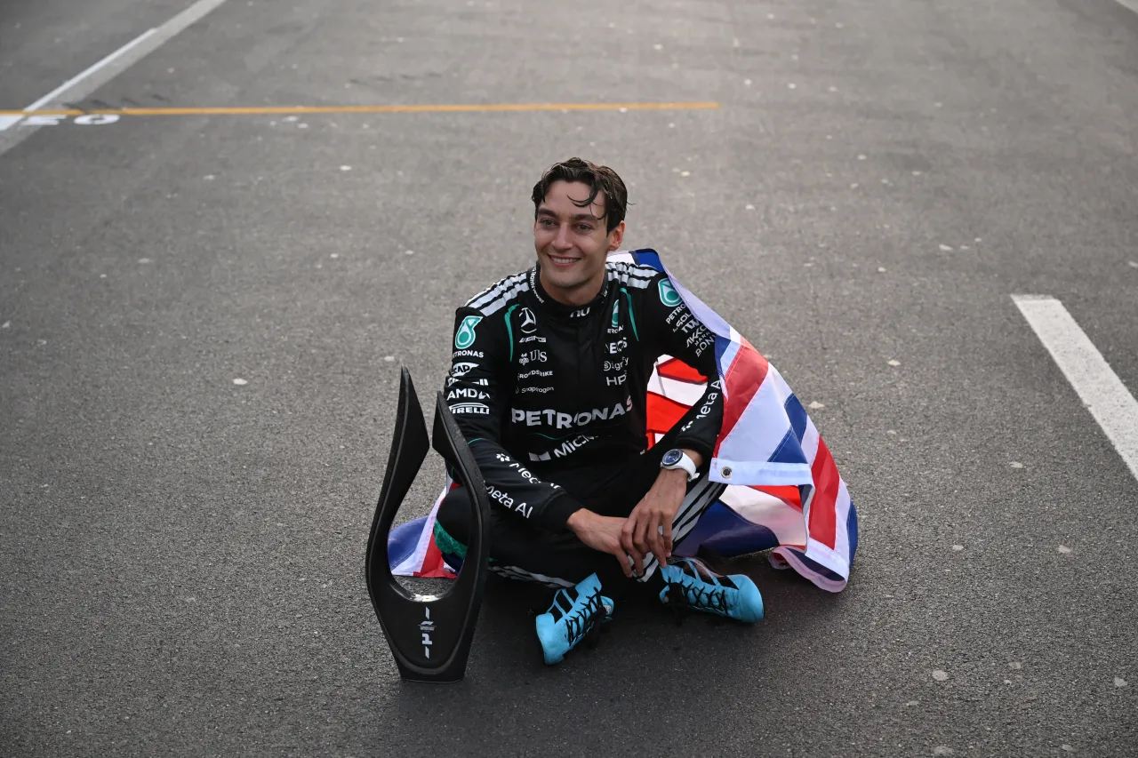Baku faz justiça a George Russell