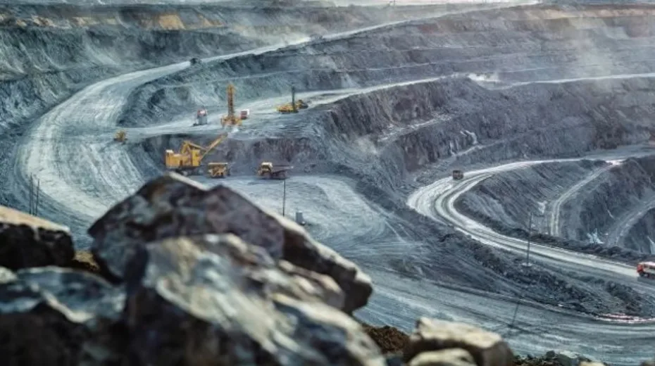 Minério de ferro sobe com esperanças de demanda da China antes do feriado