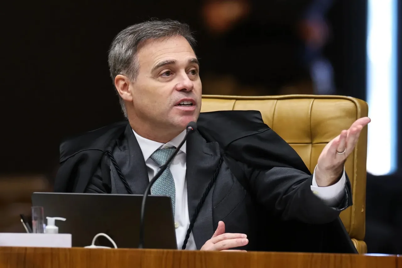 Mendonça vota para manter proibição de "fake news" sobre Nossa Senhora