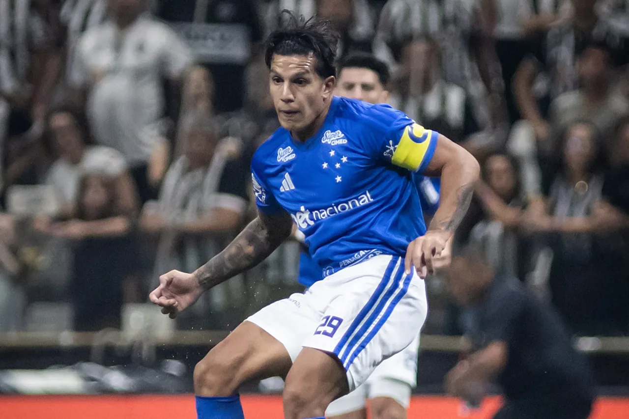 Romero aponta expulsão como fator-chave para eliminação do Cruzeiro diante do Atlético-MG