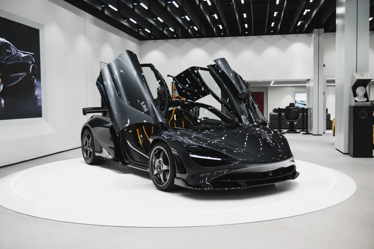 Ferrari começa a vender partes de carros como obras de arte para clientes