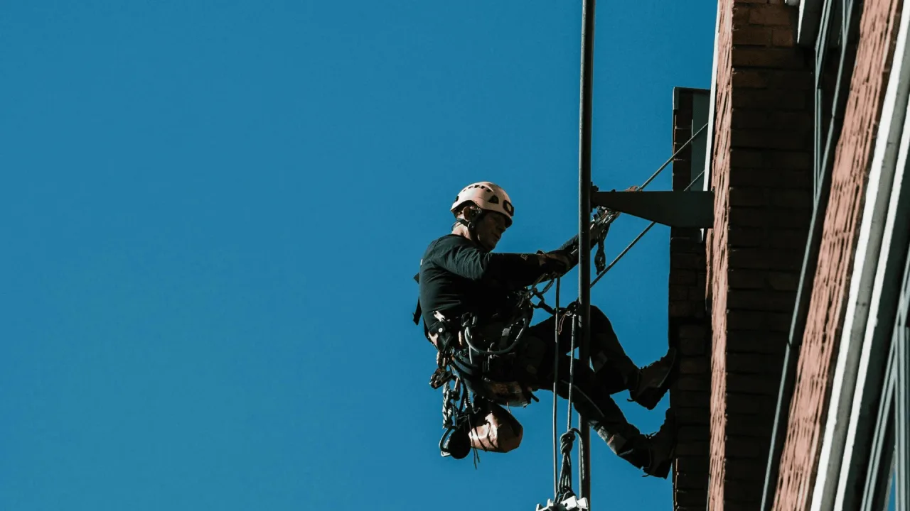 Saiba o que muda nos treinamentos e nas escadas fixas verticais